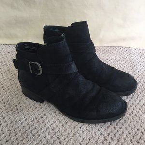 Born Trinculo women's black ankle bootie, size 8
